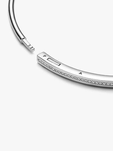 Pevný náramek Pandora Signature I-D a pavé