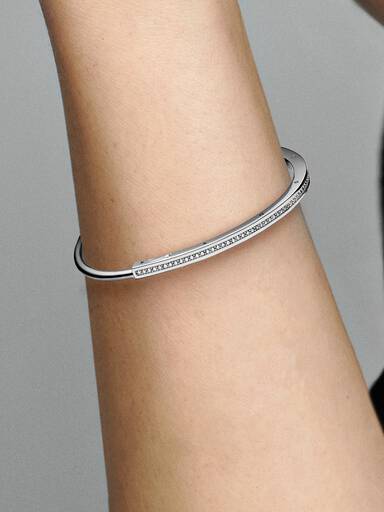 Pevný náramek Pandora Signature I-D a pavé