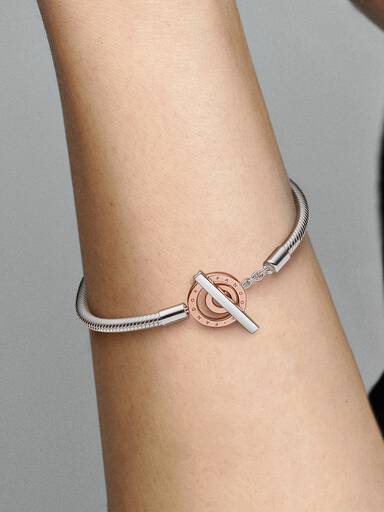 Hadovitý řetízkový náramek Pandora Signature Dvoubarevný T-prvek s logem