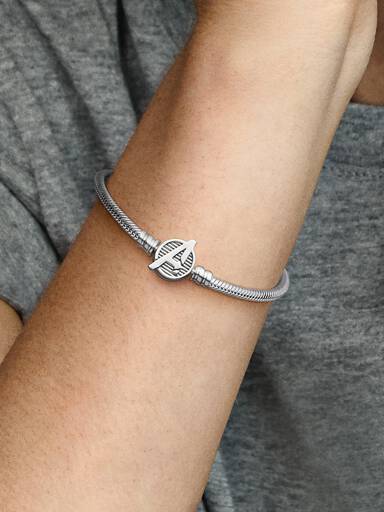 Hadovitý řetízkový náramek se sponou s logem Pandora Moments Marvel The Avengers