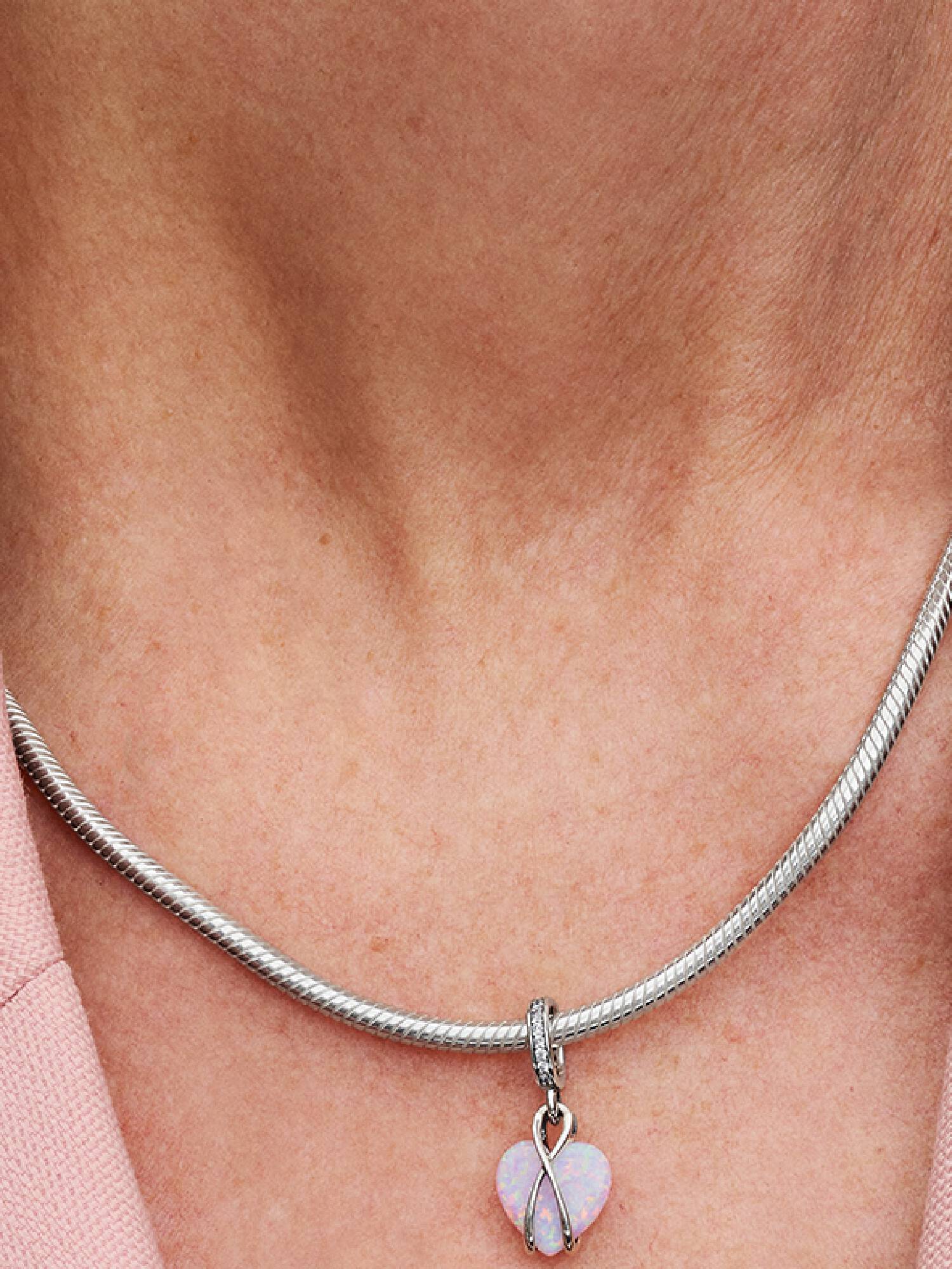 Visací přívěsek Opaleskující srdce se slovem Mum
