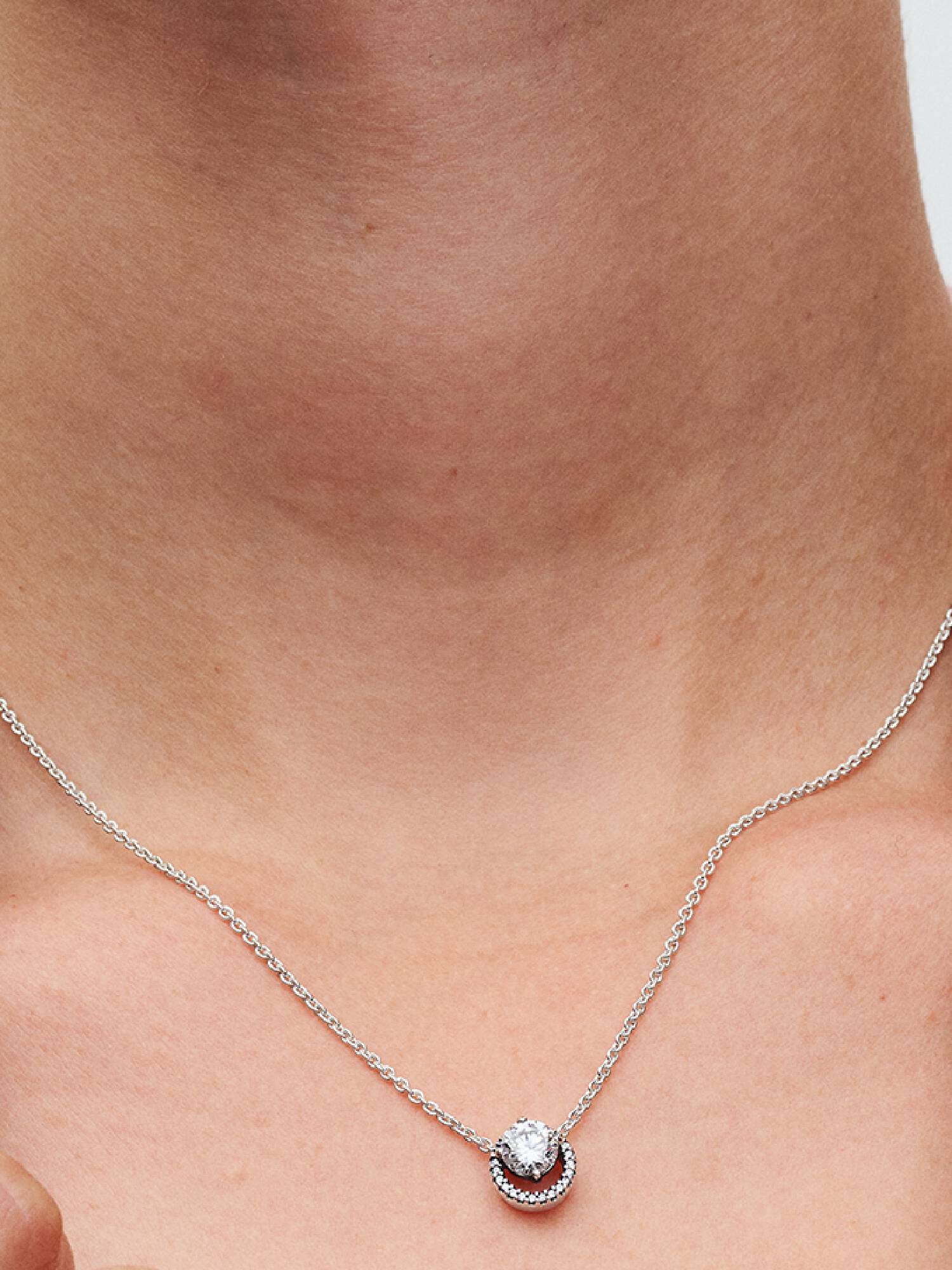 Krátký náhrdelník s náhrdelníkovým přívěskem Třpytivá kulatá aureola